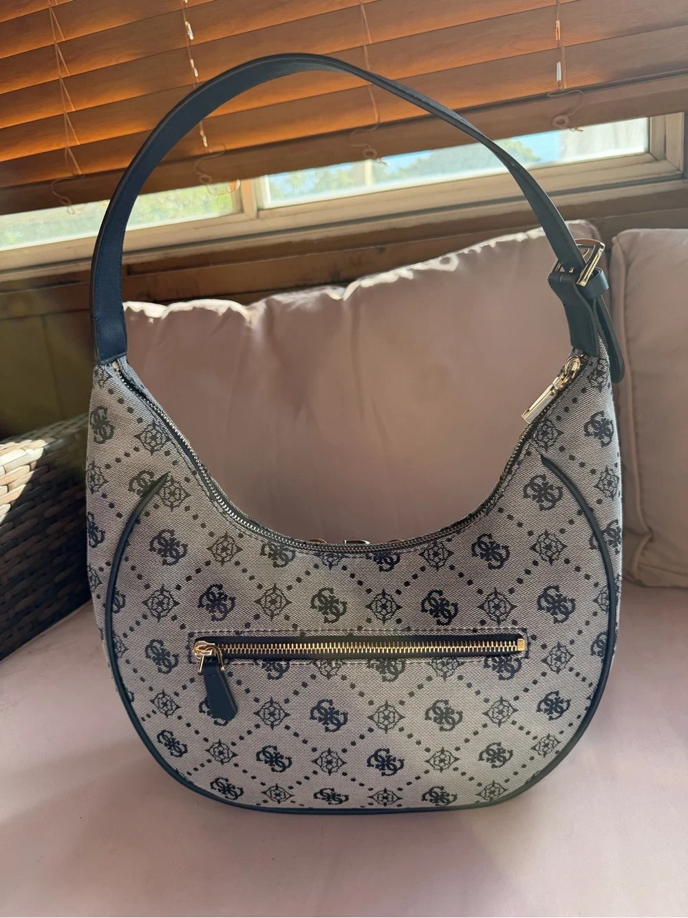 GUESS signature patterned hobo